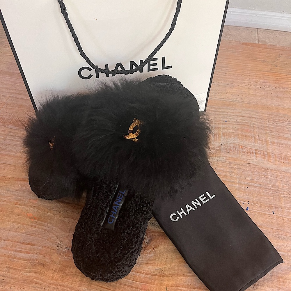 Black Chanel Shearling Slides w Gold CC sz. 41